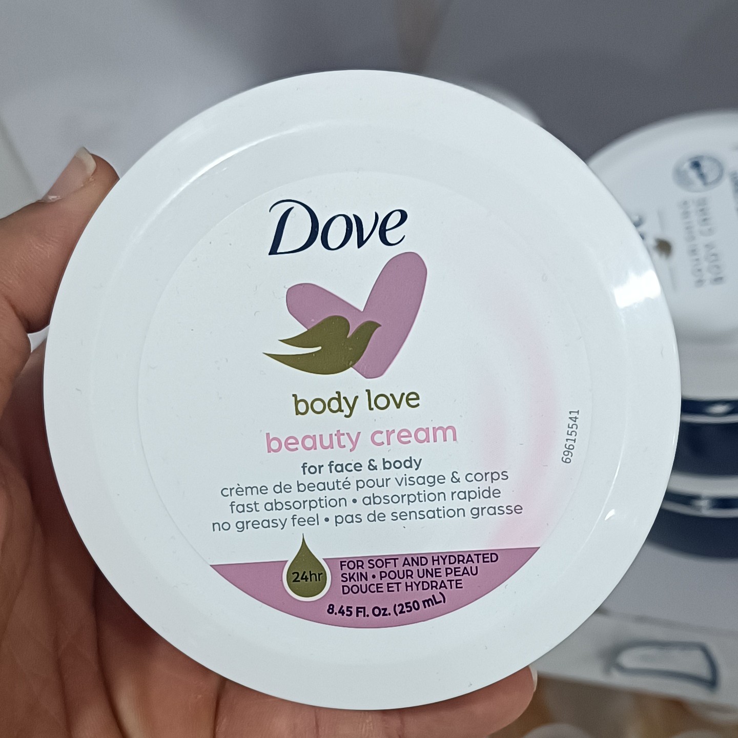 کرم مرطوب کننده داو Body Love Beauty Cream حجم 250ml برای صورت و بدن